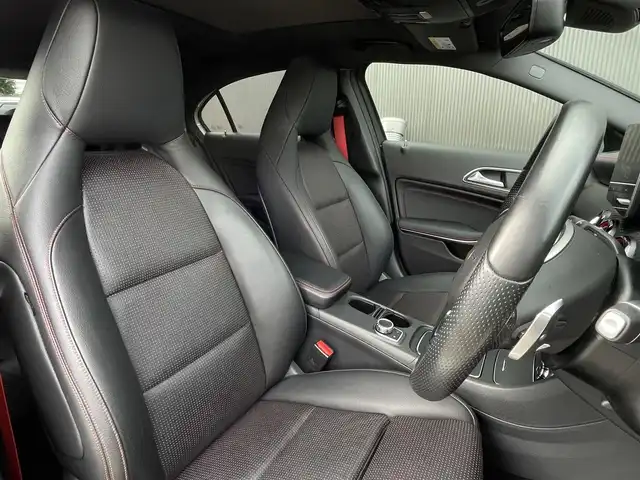 メルセデス・ベンツ Ａ２５０ シュポルト 4MATIC 長野県 2018(平30)年 4.3万km カルサイトホワイト AMGレザーエクスクルーシブパッケージ /パノラミックスライディングルーフ /harman/kardonサウンド /黒革シート /ディスプレイオーディオ /CarPlay対応 /バックカメラ /レーダーセーフティパッケージ /LEDヘッドライト /キーレスゴー