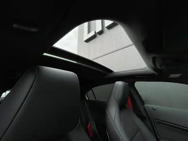 メルセデス・ベンツ Ａ２５０ シュポルト 4MATIC 長野県 2018(平30)年 4.3万km カルサイトホワイト AMGレザーエクスクルーシブパッケージ /パノラミックスライディングルーフ /harman/kardonサウンド /黒革シート /ディスプレイオーディオ /CarPlay対応 /バックカメラ /レーダーセーフティパッケージ /LEDヘッドライト /キーレスゴー