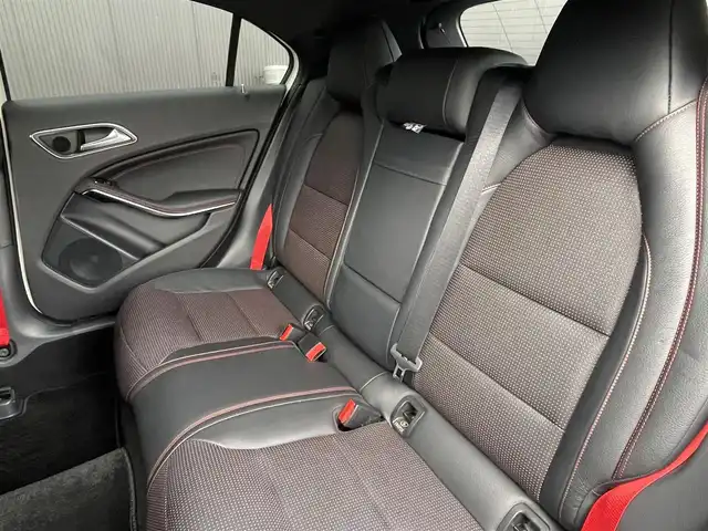 メルセデス・ベンツ Ａ２５０ シュポルト 4MATIC 長野県 2018(平30)年 4.3万km カルサイトホワイト AMGレザーエクスクルーシブパッケージ /パノラミックスライディングルーフ /harman/kardonサウンド /黒革シート /ディスプレイオーディオ /CarPlay対応 /バックカメラ /レーダーセーフティパッケージ /LEDヘッドライト /キーレスゴー