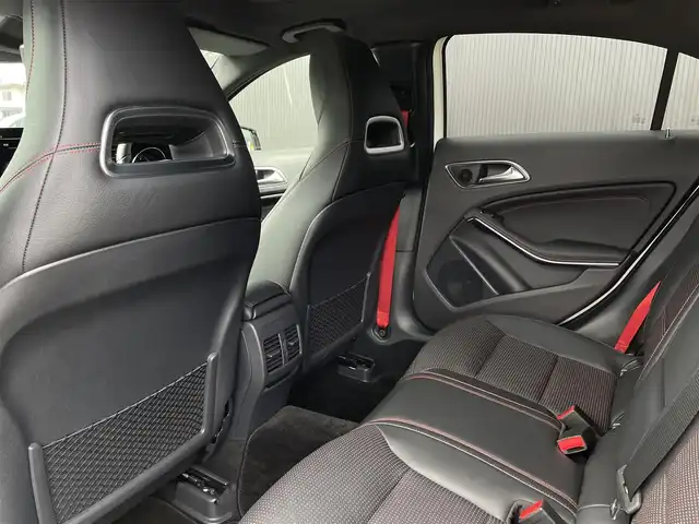 メルセデス・ベンツ Ａ２５０ シュポルト 4MATIC 長野県 2018(平30)年 4.3万km カルサイトホワイト AMGレザーエクスクルーシブパッケージ /パノラミックスライディングルーフ /harman/kardonサウンド /黒革シート /ディスプレイオーディオ /CarPlay対応 /バックカメラ /レーダーセーフティパッケージ /LEDヘッドライト /キーレスゴー