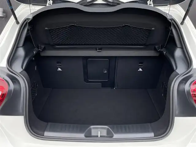 メルセデス・ベンツ Ａ２５０ シュポルト 4MATIC 長野県 2018(平30)年 4.3万km カルサイトホワイト AMGレザーエクスクルーシブパッケージ /パノラミックスライディングルーフ /harman/kardonサウンド /黒革シート /ディスプレイオーディオ /CarPlay対応 /バックカメラ /レーダーセーフティパッケージ /LEDヘッドライト /キーレスゴー