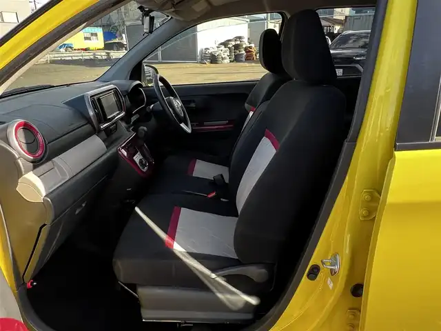 トヨタ パッソ モーダ 道央・札幌 2016(平28)年 6.8万km ブラックマイカメタリック/レモンスカッシュクリスタルメタリック 2トーン 4WD/寒冷地仕様/社外SDナビ/AM/FM/DVD/横滑り防止装置/バックカメラ/ビルトインETC/ドライブレコーダー/アイドリングストップ/ワイパーデアイサー/D席シートヒーター/ステアリングリモコン/プッシュスタート/スマートキー/LEDヘッドライト/オートライト/フォグランプ/電動格納ミラー/ウィンカーミラー/純正フロアマット/ドアバイザー/純正エンジンスターター/スチールホイール付冬タイヤ積込/（純正ホイールキャップ有）/165/65/R14/2020年/山5mm