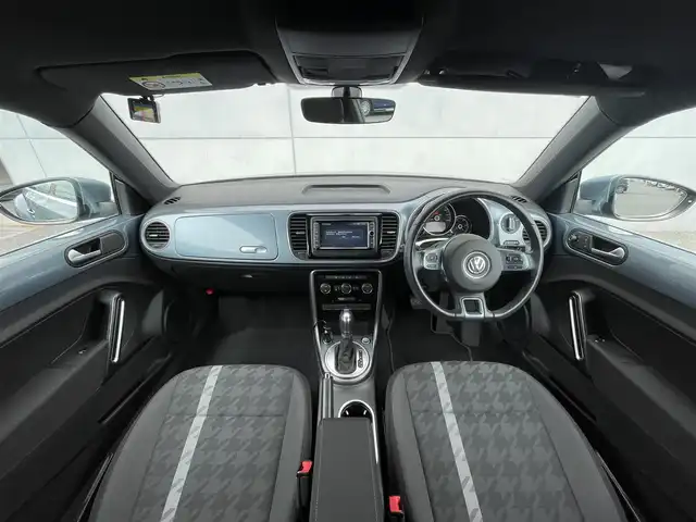 フォルクスワーゲン ザ・ビートル デザインマイスター 千葉県 2019(令1)年 6万km ストーンウォッシュドブルー ターボ/純正７インチナビ/フルセグＴＶ/Ｂｌｕｅｔｏｏｔｈ/バックカメラ/クルーズコントロール/純正１７インチアルミホイール/ＨＩＤヘッドライト/オートライト/スマートキー/BSM