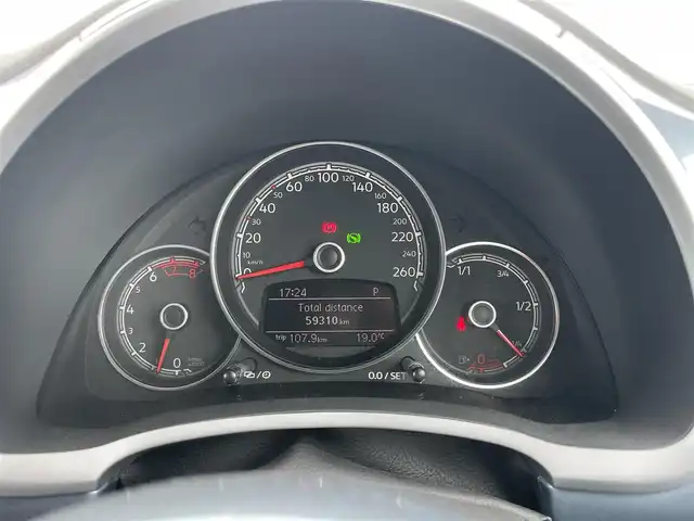 フォルクスワーゲン ザ・ビートル デザインマイスター 千葉県 2019(令1)年 6万km ストーンウォッシュドブルー ターボ/純正７インチナビ/フルセグＴＶ/Ｂｌｕｅｔｏｏｔｈ/バックカメラ/クルーズコントロール/純正１７インチアルミホイール/ＨＩＤヘッドライト/オートライト/スマートキー/BSM