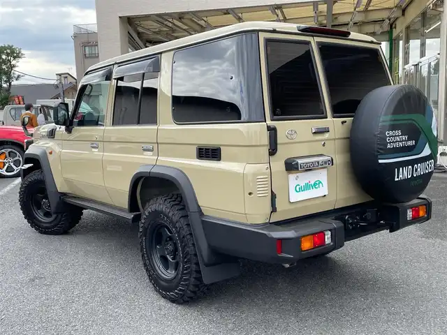 トヨタ ランドクルーザー AX 神奈川県 2025(令7)年 0.2万km ベージュ ワンオーナー/社外16インチAW/LEDヘッドライト/革調シートカバー/社外デジタルミラー(前後ドラレコ)/社外ディスプレイオーディオ/AppleCarPlay/AndroidAuto/USB/BT/バックモニター/ETC2.0/社外セキュリティ(ユピテル)/クルーズコントロール/PCS/LDA/RSA/オートハイビーム/ヒルディセントコントロール/デフロック/キーレス×2/R7年ディーラー整備記録/保証書・取説あり