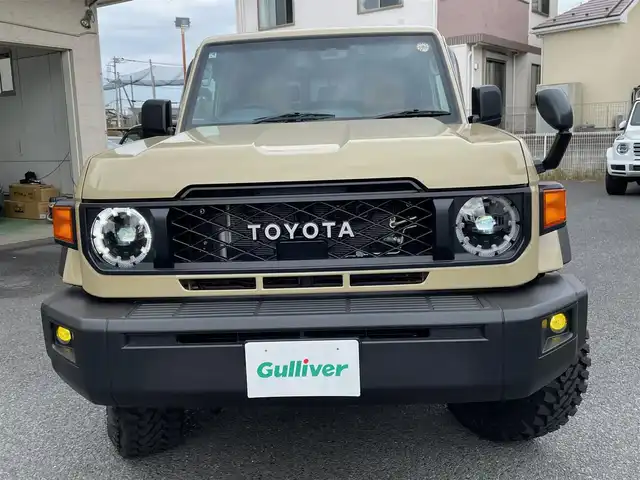 トヨタ ランドクルーザー AX 神奈川県 2025(令7)年 0.2万km ベージュ ワンオーナー/社外16インチAW/LEDヘッドライト/革調シートカバー/社外デジタルミラー(前後ドラレコ)/社外ディスプレイオーディオ/AppleCarPlay/AndroidAuto/USB/BT/バックモニター/ETC2.0/社外セキュリティ(ユピテル)/クルーズコントロール/PCS/LDA/RSA/オートハイビーム/ヒルディセントコントロール/デフロック/キーレス×2/R7年ディーラー整備記録/保証書・取説あり