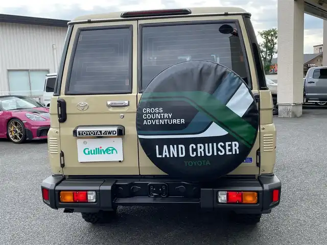 トヨタ ランドクルーザー AX 神奈川県 2025(令7)年 0.2万km ベージュ ワンオーナー/社外16インチAW/LEDヘッドライト/革調シートカバー/社外デジタルミラー(前後ドラレコ)/社外ディスプレイオーディオ/AppleCarPlay/AndroidAuto/USB/BT/バックモニター/ETC2.0/社外セキュリティ(ユピテル)/クルーズコントロール/PCS/LDA/RSA/オートハイビーム/ヒルディセントコントロール/デフロック/キーレス×2/R7年ディーラー整備記録/保証書・取説あり