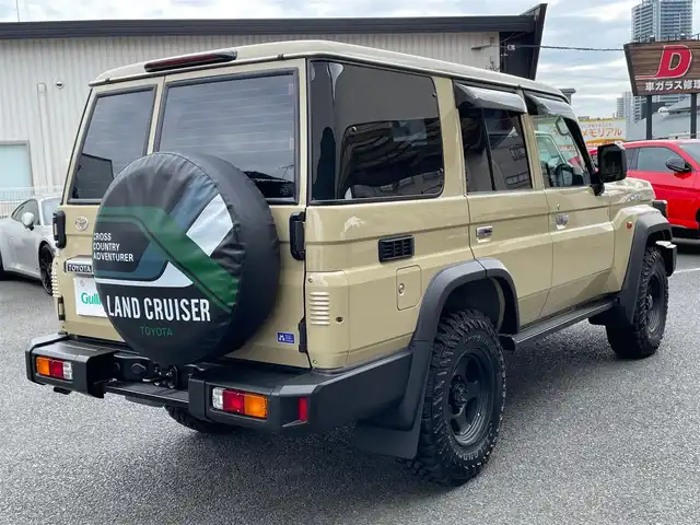 トヨタ ランドクルーザー AX 神奈川県 2025(令7)年 0.2万km ベージュ ワンオーナー/社外16インチAW/LEDヘッドライト/革調シートカバー/社外デジタルミラー(前後ドラレコ)/社外ディスプレイオーディオ/AppleCarPlay/AndroidAuto/USB/BT/バックモニター/ETC2.0/社外セキュリティ(ユピテル)/クルーズコントロール/PCS/LDA/RSA/オートハイビーム/ヒルディセントコントロール/デフロック/キーレス×2/R7年ディーラー整備記録/保証書・取説あり
