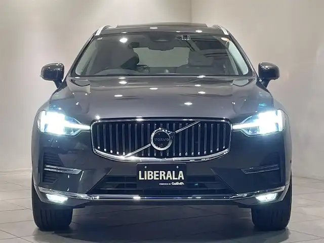 ボルボ ボルボ ＸＣ６０ B5 AWD インスクリプション 愛知県 2022(令4)年 2万km グレーⅡ Ｂｏｗｅｒｓ＆Ｗｉｌｋｉｎｓサウンド　/パノラミックＳ／Ｒ　/ＨＵＤ　/オルフォス製クリスタルシフトノブ　/ベージュレザーシート　/シートヒーター/シートエアコン/ハンドルヒーター/Ｇｏｏｇｌｅマップ　/３６０度カメラ　/AppleCarPlay/AndroidAuto/ACC/LKA/BSM/エアサスペンション/ETCパワーバックドア/プッシュスタート/ウィンカーミラー/アイドリングストップ
