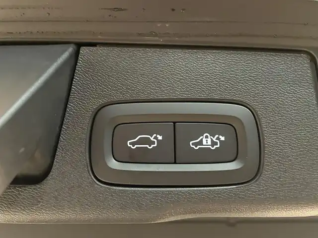 ボルボ ボルボ ＸＣ６０ B5 AWD インスクリプション 愛知県 2022(令4)年 2万km グレーⅡ Ｂｏｗｅｒｓ＆Ｗｉｌｋｉｎｓサウンド　/パノラミックＳ／Ｒ　/ＨＵＤ　/オルフォス製クリスタルシフトノブ　/ベージュレザーシート　/シートヒーター/シートエアコン/ハンドルヒーター/Ｇｏｏｇｌｅマップ　/３６０度カメラ　/AppleCarPlay/AndroidAuto/ACC/LKA/BSM/エアサスペンション/ETCパワーバックドア/プッシュスタート/ウィンカーミラー/アイドリングストップ