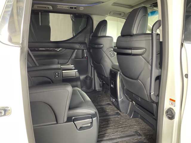 トヨタ アルファード S Cパッケージ 神奈川県 2023(令5)年 1.2万km ホワイトパールクリスタルシャイン ツインムーンルーフ/モデリスタスポイラー【フロント/サイド/リア】/モデリスタマフラー/純正9型ディスプレイオーディオ/純正フリップダウンモニター【V12T-R68C】/フルセグ　Bluetooth　/バックカメラ/両側電動スライドドア【サンシェード】/デジタルインナーミラー/パワーバックドア/セーフティセンス/レーダークルーズコントロール/プリクラッシュセーフティ/ロードサインアシスト/レーントレーシングアシスト/アダブティブハイビームシステム/ブラインドスポットモニター/リアクロストラフィックアラート/先行車発進告知/前後ソナー/nanoe/ETC/社外前方ドライブレコーダー/合皮シート/前席シートヒーター/パワーシート/ベンチレーション/助手席パワーオットマン/2列目エグゼクティブパワーシート/運転席ポジションメモリー/木目調/革巻きコンビステアリング/ステアリングヒーター/電動パーキングブレーキ/ブレーキオートホールド/プッシュスタート/スマートキー/純正18インチアルミホイール/LEDヘッド/フォグランプ/