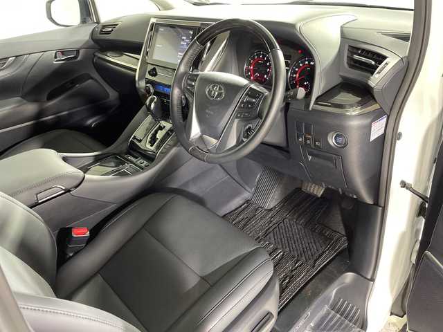 トヨタ アルファード S Cパッケージ 神奈川県 2023(令5)年 1.2万km ホワイトパールクリスタルシャイン ツインムーンルーフ/モデリスタスポイラー【フロント/サイド/リア】/モデリスタマフラー/純正9型ディスプレイオーディオ/純正フリップダウンモニター【V12T-R68C】/フルセグ　Bluetooth　/バックカメラ/両側電動スライドドア【サンシェード】/デジタルインナーミラー/パワーバックドア/セーフティセンス/レーダークルーズコントロール/プリクラッシュセーフティ/ロードサインアシスト/レーントレーシングアシスト/アダブティブハイビームシステム/ブラインドスポットモニター/リアクロストラフィックアラート/先行車発進告知/前後ソナー/nanoe/ETC/社外前方ドライブレコーダー/合皮シート/前席シートヒーター/パワーシート/ベンチレーション/助手席パワーオットマン/2列目エグゼクティブパワーシート/運転席ポジションメモリー/木目調/革巻きコンビステアリング/ステアリングヒーター/電動パーキングブレーキ/ブレーキオートホールド/プッシュスタート/スマートキー/純正18インチアルミホイール/LEDヘッド/フォグランプ/