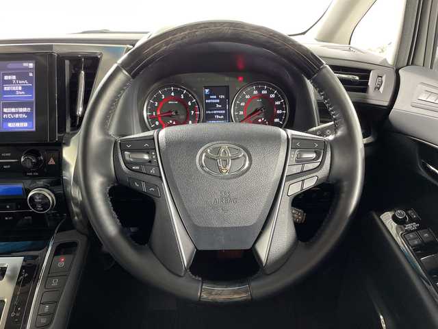 トヨタ アルファード S Cパッケージ 神奈川県 2023(令5)年 1.2万km ホワイトパールクリスタルシャイン ツインムーンルーフ/モデリスタスポイラー【フロント/サイド/リア】/モデリスタマフラー/純正9型ディスプレイオーディオ/純正フリップダウンモニター【V12T-R68C】/フルセグ　Bluetooth　/バックカメラ/両側電動スライドドア【サンシェード】/デジタルインナーミラー/パワーバックドア/セーフティセンス/レーダークルーズコントロール/プリクラッシュセーフティ/ロードサインアシスト/レーントレーシングアシスト/アダブティブハイビームシステム/ブラインドスポットモニター/リアクロストラフィックアラート/先行車発進告知/前後ソナー/nanoe/ETC/社外前方ドライブレコーダー/合皮シート/前席シートヒーター/パワーシート/ベンチレーション/助手席パワーオットマン/2列目エグゼクティブパワーシート/運転席ポジションメモリー/木目調/革巻きコンビステアリング/ステアリングヒーター/電動パーキングブレーキ/ブレーキオートホールド/プッシュスタート/スマートキー/純正18インチアルミホイール/LEDヘッド/フォグランプ/