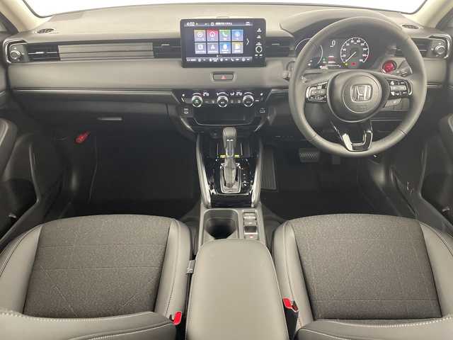 ホンダ ヴェゼル ハイブリッド e:HEV Z 大阪府 2025(令7)年 0.1千km プラチナホワイトパール ホンダセンシング/　・衝突軽減ブレーキ/　・誤発進抑制機能/　・後方誤発進抑制機能/　・歩行者事故低減ステアリング/　・路外逸脱抑制機能/　・アダプティブ・クルーズ・コントロール/　・車線維持支援システム/　・先行車発進お知らせ機能/　・標識認識機能/純正メモリナビ/　　BT/AppleCarPlay/AndroidAuto/フルセグTV/バックカメラ/パワーバックドア/LEDオートライト/フォグランプ/シートヒーター/純正18インチアルミホイール/コーナーセンサー/置くだけ充電/スマートキー/ビルトインETC2.0