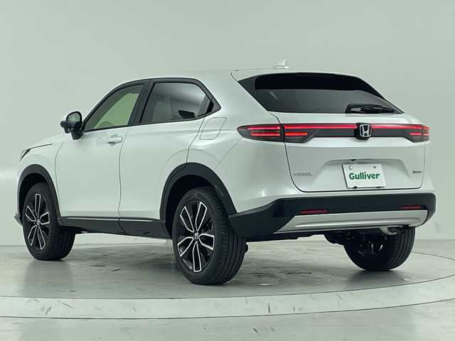 ホンダ ヴェゼル ハイブリッド e:HEV Z 大阪府 2025(令7)年 0.1千km プラチナホワイトパール ホンダセンシング/　・衝突軽減ブレーキ/　・誤発進抑制機能/　・後方誤発進抑制機能/　・歩行者事故低減ステアリング/　・路外逸脱抑制機能/　・アダプティブ・クルーズ・コントロール/　・車線維持支援システム/　・先行車発進お知らせ機能/　・標識認識機能/純正メモリナビ/　　BT/AppleCarPlay/AndroidAuto/フルセグTV/バックカメラ/パワーバックドア/LEDオートライト/フォグランプ/シートヒーター/純正18インチアルミホイール/コーナーセンサー/置くだけ充電/スマートキー/ビルトインETC2.0