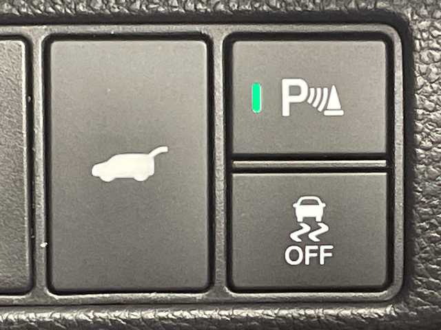 ホンダ ヴェゼル ハイブリッド e:HEV Z 大阪府 2025(令7)年 0.1千km プラチナホワイトパール ホンダセンシング/　・衝突軽減ブレーキ/　・誤発進抑制機能/　・後方誤発進抑制機能/　・歩行者事故低減ステアリング/　・路外逸脱抑制機能/　・アダプティブ・クルーズ・コントロール/　・車線維持支援システム/　・先行車発進お知らせ機能/　・標識認識機能/純正メモリナビ/　　BT/AppleCarPlay/AndroidAuto/フルセグTV/バックカメラ/パワーバックドア/LEDオートライト/フォグランプ/シートヒーター/純正18インチアルミホイール/コーナーセンサー/置くだけ充電/スマートキー/ビルトインETC2.0