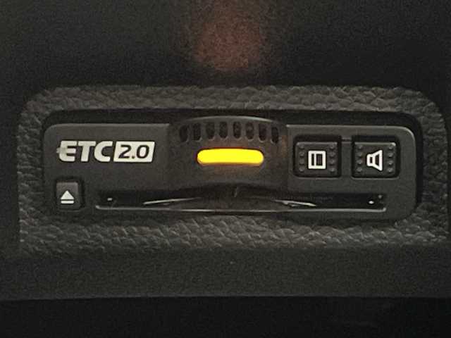 ホンダ ヴェゼル ハイブリッド e:HEV Z 大阪府 2025(令7)年 0.1千km プラチナホワイトパール ホンダセンシング/　・衝突軽減ブレーキ/　・誤発進抑制機能/　・後方誤発進抑制機能/　・歩行者事故低減ステアリング/　・路外逸脱抑制機能/　・アダプティブ・クルーズ・コントロール/　・車線維持支援システム/　・先行車発進お知らせ機能/　・標識認識機能/純正メモリナビ/　　BT/AppleCarPlay/AndroidAuto/フルセグTV/バックカメラ/パワーバックドア/LEDオートライト/フォグランプ/シートヒーター/純正18インチアルミホイール/コーナーセンサー/置くだけ充電/スマートキー/ビルトインETC2.0