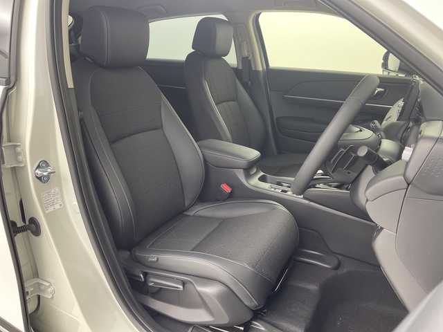 ホンダ ヴェゼル ハイブリッド e:HEV Z 大阪府 2025(令7)年 0.1千km プラチナホワイトパール ホンダセンシング/　・衝突軽減ブレーキ/　・誤発進抑制機能/　・後方誤発進抑制機能/　・歩行者事故低減ステアリング/　・路外逸脱抑制機能/　・アダプティブ・クルーズ・コントロール/　・車線維持支援システム/　・先行車発進お知らせ機能/　・標識認識機能/純正メモリナビ/　　BT/AppleCarPlay/AndroidAuto/フルセグTV/バックカメラ/パワーバックドア/LEDオートライト/フォグランプ/シートヒーター/純正18インチアルミホイール/コーナーセンサー/置くだけ充電/スマートキー/ビルトインETC2.0