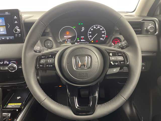 ホンダ ヴェゼル ハイブリッド e:HEV Z 大阪府 2025(令7)年 0.1千km プラチナホワイトパール ホンダセンシング/　・衝突軽減ブレーキ/　・誤発進抑制機能/　・後方誤発進抑制機能/　・歩行者事故低減ステアリング/　・路外逸脱抑制機能/　・アダプティブ・クルーズ・コントロール/　・車線維持支援システム/　・先行車発進お知らせ機能/　・標識認識機能/純正メモリナビ/　　BT/AppleCarPlay/AndroidAuto/フルセグTV/バックカメラ/パワーバックドア/LEDオートライト/フォグランプ/シートヒーター/純正18インチアルミホイール/コーナーセンサー/置くだけ充電/スマートキー/ビルトインETC2.0