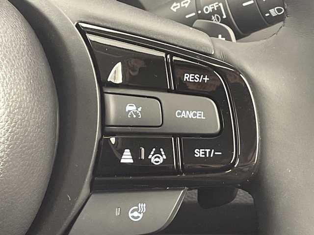 ホンダ ヴェゼル ハイブリッド e:HEV Z 大阪府 2025(令7)年 0.1千km プラチナホワイトパール ホンダセンシング/　・衝突軽減ブレーキ/　・誤発進抑制機能/　・後方誤発進抑制機能/　・歩行者事故低減ステアリング/　・路外逸脱抑制機能/　・アダプティブ・クルーズ・コントロール/　・車線維持支援システム/　・先行車発進お知らせ機能/　・標識認識機能/純正メモリナビ/　　BT/AppleCarPlay/AndroidAuto/フルセグTV/バックカメラ/パワーバックドア/LEDオートライト/フォグランプ/シートヒーター/純正18インチアルミホイール/コーナーセンサー/置くだけ充電/スマートキー/ビルトインETC2.0