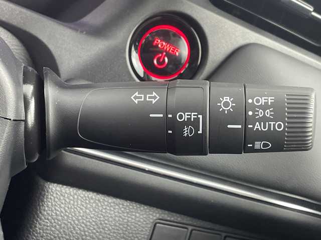 ホンダ ヴェゼル ハイブリッド e:HEV Z 大阪府 2025(令7)年 0.1千km プラチナホワイトパール ホンダセンシング/　・衝突軽減ブレーキ/　・誤発進抑制機能/　・後方誤発進抑制機能/　・歩行者事故低減ステアリング/　・路外逸脱抑制機能/　・アダプティブ・クルーズ・コントロール/　・車線維持支援システム/　・先行車発進お知らせ機能/　・標識認識機能/純正メモリナビ/　　BT/AppleCarPlay/AndroidAuto/フルセグTV/バックカメラ/パワーバックドア/LEDオートライト/フォグランプ/シートヒーター/純正18インチアルミホイール/コーナーセンサー/置くだけ充電/スマートキー/ビルトインETC2.0