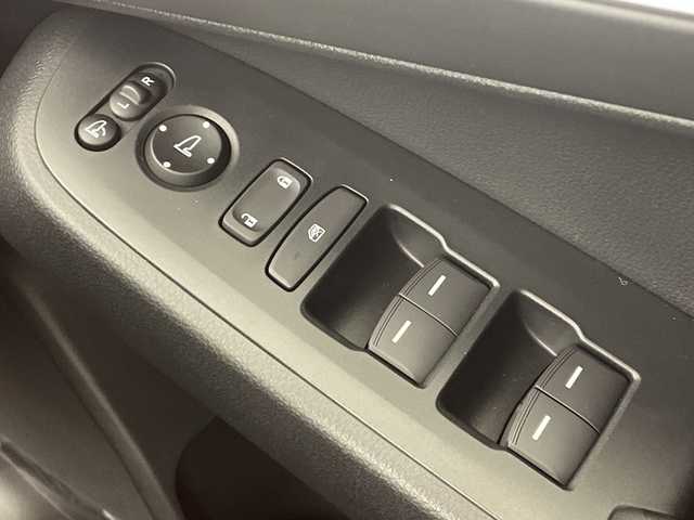 ホンダ ヴェゼル ハイブリッド e:HEV Z 大阪府 2025(令7)年 0.1千km プラチナホワイトパール ホンダセンシング/　・衝突軽減ブレーキ/　・誤発進抑制機能/　・後方誤発進抑制機能/　・歩行者事故低減ステアリング/　・路外逸脱抑制機能/　・アダプティブ・クルーズ・コントロール/　・車線維持支援システム/　・先行車発進お知らせ機能/　・標識認識機能/純正メモリナビ/　　BT/AppleCarPlay/AndroidAuto/フルセグTV/バックカメラ/パワーバックドア/LEDオートライト/フォグランプ/シートヒーター/純正18インチアルミホイール/コーナーセンサー/置くだけ充電/スマートキー/ビルトインETC2.0