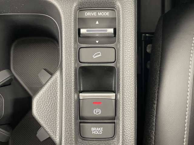 ホンダ ヴェゼル ハイブリッド e:HEV Z 大阪府 2025(令7)年 0.1千km プラチナホワイトパール ホンダセンシング/　・衝突軽減ブレーキ/　・誤発進抑制機能/　・後方誤発進抑制機能/　・歩行者事故低減ステアリング/　・路外逸脱抑制機能/　・アダプティブ・クルーズ・コントロール/　・車線維持支援システム/　・先行車発進お知らせ機能/　・標識認識機能/純正メモリナビ/　　BT/AppleCarPlay/AndroidAuto/フルセグTV/バックカメラ/パワーバックドア/LEDオートライト/フォグランプ/シートヒーター/純正18インチアルミホイール/コーナーセンサー/置くだけ充電/スマートキー/ビルトインETC2.0