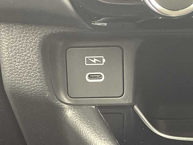 ホンダ ヴェゼル ハイブリッド e:HEV Z 大阪府 2025(令7)年 0.1千km プラチナホワイトパール ホンダセンシング/　・衝突軽減ブレーキ/　・誤発進抑制機能/　・後方誤発進抑制機能/　・歩行者事故低減ステアリング/　・路外逸脱抑制機能/　・アダプティブ・クルーズ・コントロール/　・車線維持支援システム/　・先行車発進お知らせ機能/　・標識認識機能/純正メモリナビ/　　BT/AppleCarPlay/AndroidAuto/フルセグTV/バックカメラ/パワーバックドア/LEDオートライト/フォグランプ/シートヒーター/純正18インチアルミホイール/コーナーセンサー/置くだけ充電/スマートキー/ビルトインETC2.0