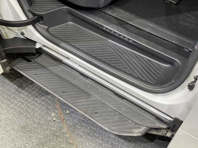 トヨタ アルファード Z 愛媛県 2025(令7)年 0.5万km プラチナホワイトパールマイカ 純正ナビ１３．２型フリップダウン/純正１４インチディスプレイオーディオ/フルセグTV Bluetooth /左右ツインムーンルーフ/ユニバーサルステップ//デジタルインナーミラー/ブラインドスポットモニター/ＥＴＣ２．０/シートヒーター/シートエアコン/レザーシート/アラウンドビューモニター/両側スライドドア/コーナーセンサー