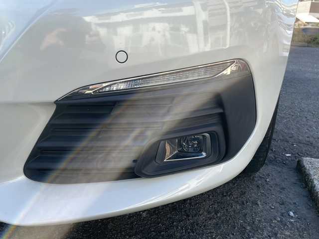 プジョー ３０８ アリュール スペシャルED 宮崎県 2018(平30)年 9.4万km ネイクルホワイト 純正ナビ Bluetooth ETC 全方位カメラ フルセグTV USB入力端子 前方のみドライブレコーダー LEDライト 純正フロアマット 純正アルミホイール ハーフレザーシート 前後コーナーセンサ-