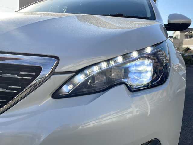 プジョー ３０８ アリュール スペシャルED 宮崎県 2018(平30)年 9.4万km ネイクルホワイト 純正ナビ Bluetooth ETC 全方位カメラ フルセグTV USB入力端子 前方のみドライブレコーダー LEDライト 純正フロアマット 純正アルミホイール ハーフレザーシート 前後コーナーセンサ-