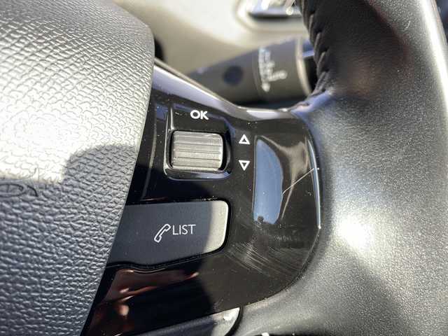 プジョー ３０８ アリュール スペシャルED 宮崎県 2018(平30)年 9.4万km ネイクルホワイト 純正ナビ Bluetooth ETC 全方位カメラ フルセグTV USB入力端子 前方のみドライブレコーダー LEDライト 純正フロアマット 純正アルミホイール ハーフレザーシート 前後コーナーセンサ-