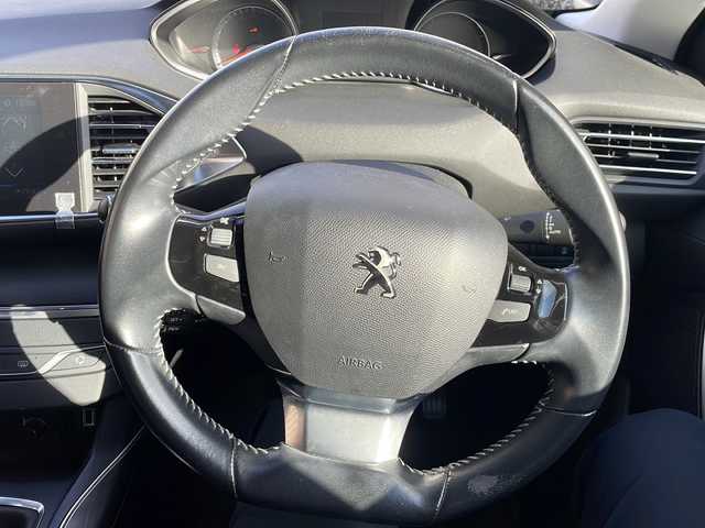 プジョー ３０８ アリュール スペシャルED 宮崎県 2018(平30)年 9.4万km ネイクルホワイト 純正ナビ Bluetooth ETC 全方位カメラ フルセグTV USB入力端子 前方のみドライブレコーダー LEDライト 純正フロアマット 純正アルミホイール ハーフレザーシート 前後コーナーセンサ-