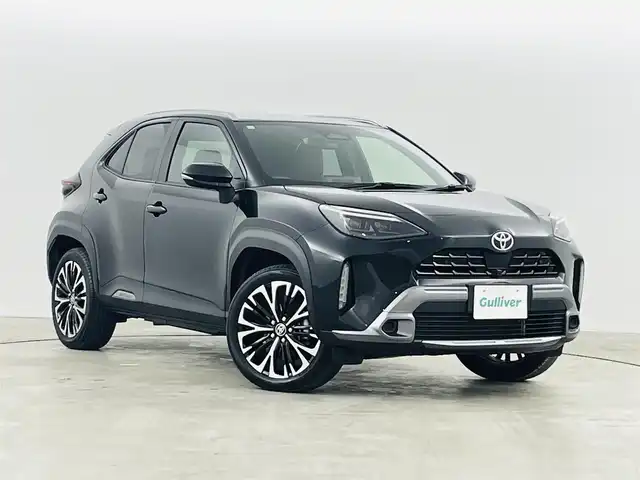 トヨタ ヤリスクロス ハイブリッド Z アドベンチャー 福島県 2024(令6)年 0.8万km ブラックマイカ トヨタセーフティ/・オートマチックハイビーム/・ロードサインアシスト/・パーキングサポートブレーキ/・プリクラッシュセーフティ/・レーントレーシングアシスト　/・レーダークルーズコントロール　/・ブラインドスポットモニター/純正ナビゲーション/・Bluetooth/AM・FM/USB/HDMI/・バックカメラ/・360度カメラ/・ETC/シートヒータ-/革巻きステアリング/・ステアリングスイッチ/・ステアリングヒーター/電動格納ミラー/・オートミラー/LEDライト/・フォグライト/・オートライト/・ヘッドライトリベライザー/電動リアゲート/ルーフレール