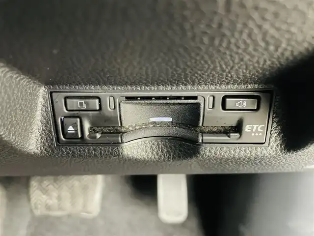 トヨタ ヤリスクロス ハイブリッド Z アドベンチャー 福島県 2024(令6)年 0.8万km ブラックマイカ トヨタセーフティ/・オートマチックハイビーム/・ロードサインアシスト/・パーキングサポートブレーキ/・プリクラッシュセーフティ/・レーントレーシングアシスト　/・レーダークルーズコントロール　/・ブラインドスポットモニター/純正ナビゲーション/・Bluetooth/AM・FM/USB/HDMI/・バックカメラ/・360度カメラ/・ETC/シートヒータ-/革巻きステアリング/・ステアリングスイッチ/・ステアリングヒーター/電動格納ミラー/・オートミラー/LEDライト/・フォグライト/・オートライト/・ヘッドライトリベライザー/電動リアゲート/ルーフレール