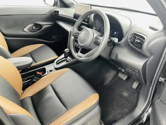 トヨタ ヤリスクロス ハイブリッド Z アドベンチャー 福島県 2024(令6)年 0.8万km ブラックマイカ トヨタセーフティ/・オートマチックハイビーム/・ロードサインアシスト/・パーキングサポートブレーキ/・プリクラッシュセーフティ/・レーントレーシングアシスト　/・レーダークルーズコントロール　/・ブラインドスポットモニター/純正ナビゲーション/・Bluetooth/AM・FM/USB/HDMI/・バックカメラ/・360度カメラ/・ETC/シートヒータ-/革巻きステアリング/・ステアリングスイッチ/・ステアリングヒーター/電動格納ミラー/・オートミラー/LEDライト/・フォグライト/・オートライト/・ヘッドライトリベライザー/電動リアゲート/ルーフレール