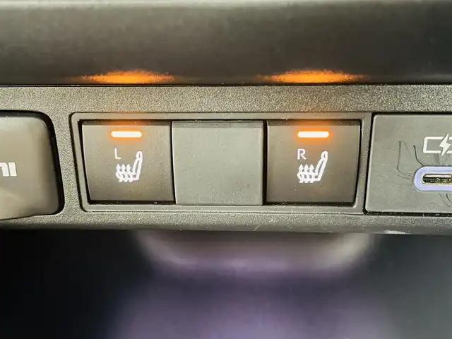 トヨタ ヤリスクロス ハイブリッド Z アドベンチャー 福島県 2024(令6)年 0.8万km ブラックマイカ トヨタセーフティ/・オートマチックハイビーム/・ロードサインアシスト/・パーキングサポートブレーキ/・プリクラッシュセーフティ/・レーントレーシングアシスト　/・レーダークルーズコントロール　/・ブラインドスポットモニター/純正ナビゲーション/・Bluetooth/AM・FM/USB/HDMI/・バックカメラ/・360度カメラ/・ETC/シートヒータ-/革巻きステアリング/・ステアリングスイッチ/・ステアリングヒーター/電動格納ミラー/・オートミラー/LEDライト/・フォグライト/・オートライト/・ヘッドライトリベライザー/電動リアゲート/ルーフレール