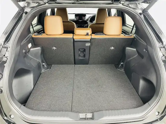 トヨタ ヤリスクロス ハイブリッド Z アドベンチャー 福島県 2024(令6)年 0.8万km ブラックマイカ トヨタセーフティ/・オートマチックハイビーム/・ロードサインアシスト/・パーキングサポートブレーキ/・プリクラッシュセーフティ/・レーントレーシングアシスト　/・レーダークルーズコントロール　/・ブラインドスポットモニター/純正ナビゲーション/・Bluetooth/AM・FM/USB/HDMI/・バックカメラ/・360度カメラ/・ETC/シートヒータ-/革巻きステアリング/・ステアリングスイッチ/・ステアリングヒーター/電動格納ミラー/・オートミラー/LEDライト/・フォグライト/・オートライト/・ヘッドライトリベライザー/電動リアゲート/ルーフレール