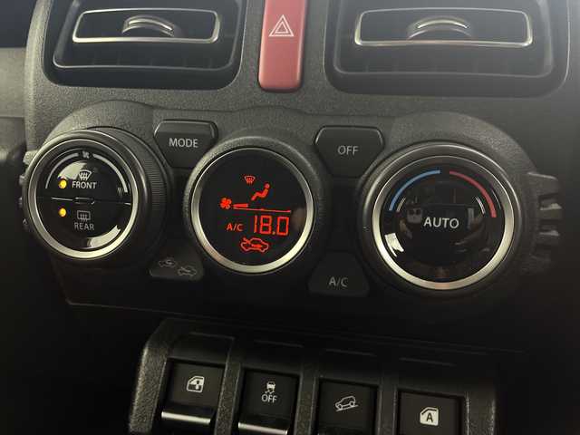 スズキ ジムニー XC 愛知県 2023(令5)年 3.7万km ピュアホワイトP /禁煙車//ディーラー純正ナビ(カロッツェリアAVIC-RL812)//フルセグTV・AM・FM・CD・DVD・Bluetooth・iPod・SD//バックカメラ//ETC//タイヤ：YOKOHAMA GEOLANDER A・T4 185・85・R16//ジムニー専用ベッドキット//BRAGAクリアフューエルリッドドア//KYGラゲッジマット//ショウワガレージ合皮シートカバー//デュアルセンサーブレーキサポート//誤発進抑制//車線逸脱警報//ふらつき警報//ハイビームアシスト//先行車発進お知らせ//標識認識//クルーズコントロール//LEDヘッドライト//オートライト//ヘッドライトウォッシャー//フロントフォグランプ//撥水加工シート//前席シートヒーター//純正16インチアルミホイール//背面タイヤ//純正ドアバイザー//純正ゴムマット//革巻きステアリング//ステアリングスイッチ//プッシュスタート//電動調整ミラー//アイドリングストップ//イモビライザー//横滑り防止装置//新車保証書・取扱説明書//スペアキー