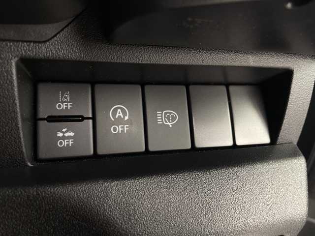 スズキ ジムニー XC 愛知県 2023(令5)年 3.7万km ピュアホワイトP /禁煙車//ディーラー純正ナビ(カロッツェリアAVIC-RL812)//フルセグTV・AM・FM・CD・DVD・Bluetooth・iPod・SD//バックカメラ//ETC//タイヤ：YOKOHAMA GEOLANDER A・T4 185・85・R16//ジムニー専用ベッドキット//BRAGAクリアフューエルリッドドア//KYGラゲッジマット//ショウワガレージ合皮シートカバー//デュアルセンサーブレーキサポート//誤発進抑制//車線逸脱警報//ふらつき警報//ハイビームアシスト//先行車発進お知らせ//標識認識//クルーズコントロール//LEDヘッドライト//オートライト//ヘッドライトウォッシャー//フロントフォグランプ//撥水加工シート//前席シートヒーター//純正16インチアルミホイール//背面タイヤ//純正ドアバイザー//純正ゴムマット//革巻きステアリング//ステアリングスイッチ//プッシュスタート//電動調整ミラー//アイドリングストップ//イモビライザー//横滑り防止装置//新車保証書・取扱説明書//スペアキー