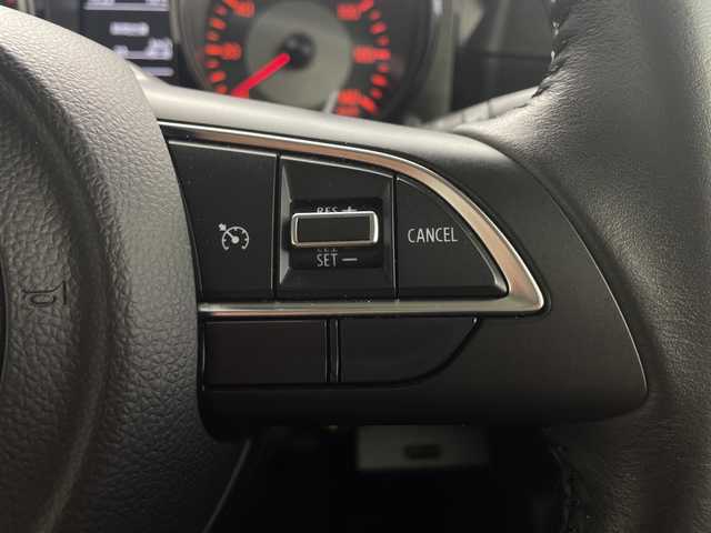 スズキ ジムニー XC 愛知県 2023(令5)年 3.7万km ピュアホワイトP /禁煙車//ディーラー純正ナビ(カロッツェリアAVIC-RL812)//フルセグTV・AM・FM・CD・DVD・Bluetooth・iPod・SD//バックカメラ//ETC//タイヤ：YOKOHAMA GEOLANDER A・T4 185・85・R16//ジムニー専用ベッドキット//BRAGAクリアフューエルリッドドア//KYGラゲッジマット//ショウワガレージ合皮シートカバー//デュアルセンサーブレーキサポート//誤発進抑制//車線逸脱警報//ふらつき警報//ハイビームアシスト//先行車発進お知らせ//標識認識//クルーズコントロール//LEDヘッドライト//オートライト//ヘッドライトウォッシャー//フロントフォグランプ//撥水加工シート//前席シートヒーター//純正16インチアルミホイール//背面タイヤ//純正ドアバイザー//純正ゴムマット//革巻きステアリング//ステアリングスイッチ//プッシュスタート//電動調整ミラー//アイドリングストップ//イモビライザー//横滑り防止装置//新車保証書・取扱説明書//スペアキー