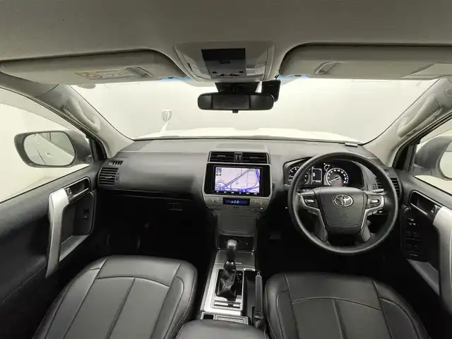 トヨタ ランドクルーザー プラド TX 熊本県 2019(令1)年 3.6万km ホワイトパールクリスタルシャイン 禁煙車　/モデリスタエアロ（Ｆ）/純正ナビ（ＣＤ・ＤＶＤ・フルセグ・ＢＴ・ＳＤ・ＵＳＢ）/バックカメラ　/社外全方位ドライブレコーダー　/ヘッドレスト取り付後席モニター/ビルトインＥＴＣ　/前後クリアランスソナー/レーダークルーズコントロール/衝突軽減ブレーキ/レーンキープアシスト/ダウンヒルアシスト/横滑り防止/ルーフレール/前後クリアランスソナー/ガナドールマフラー/純正フロアマット/RAYS２０インチAW/オートライト/オートマチックハイビーム/LEDヘッドライト/フォグライト/スマートキー/プッシュスタート/スペアキー1本/保証書/取扱説明書