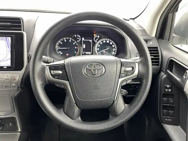 トヨタ ランドクルーザー プラド TX 熊本県 2019(令1)年 3.6万km ホワイトパールクリスタルシャイン 禁煙車　/モデリスタエアロ（Ｆ）/純正ナビ（ＣＤ・ＤＶＤ・フルセグ・ＢＴ・ＳＤ・ＵＳＢ）/バックカメラ　/社外全方位ドライブレコーダー　/ヘッドレスト取り付後席モニター/ビルトインＥＴＣ　/前後クリアランスソナー/レーダークルーズコントロール/衝突軽減ブレーキ/レーンキープアシスト/ダウンヒルアシスト/横滑り防止/ルーフレール/前後クリアランスソナー/ガナドールマフラー/純正フロアマット/RAYS２０インチAW/オートライト/オートマチックハイビーム/LEDヘッドライト/フォグライト/スマートキー/プッシュスタート/スペアキー1本/保証書/取扱説明書