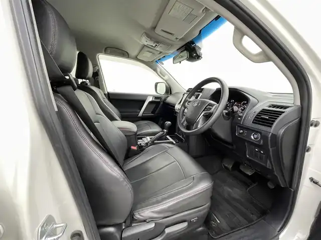 トヨタ ランドクルーザー プラド TX 熊本県 2019(令1)年 3.6万km ホワイトパールクリスタルシャイン 禁煙車　/モデリスタエアロ（Ｆ）/純正ナビ（ＣＤ・ＤＶＤ・フルセグ・ＢＴ・ＳＤ・ＵＳＢ）/バックカメラ　/社外全方位ドライブレコーダー　/ヘッドレスト取り付後席モニター/ビルトインＥＴＣ　/前後クリアランスソナー/レーダークルーズコントロール/衝突軽減ブレーキ/レーンキープアシスト/ダウンヒルアシスト/横滑り防止/ルーフレール/前後クリアランスソナー/ガナドールマフラー/純正フロアマット/RAYS２０インチAW/オートライト/オートマチックハイビーム/LEDヘッドライト/フォグライト/スマートキー/プッシュスタート/スペアキー1本/保証書/取扱説明書