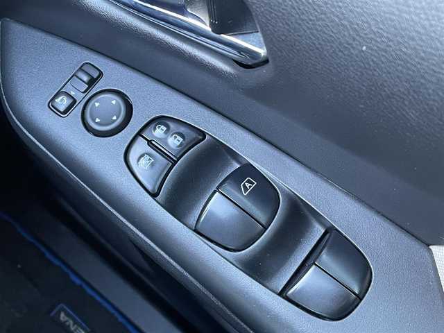 日産 セレナ e－パワー ハイウェイスター V 群馬県 2021(令3)年 5.7万km ダイヤモンドブラック セーフティパックA/純正10型ナビ/CD・DVD・SD/Bluetooth・フルセグ/純正フリップダウンモニター/アラウンドビューモニター/両側パワースライドドア/デジタルインナーミラー/プロパイロット/純正ドライブレコーダー/ビルトインETC/追従クルーズコントロール/横滑り防止装置/レーンキープアシスト/衝突軽減ブレーキ/アイドリングストップ/LEDヘッドライト/純正シートカバー/純正アルミホイール/純正フロアマット/スマートキー×2