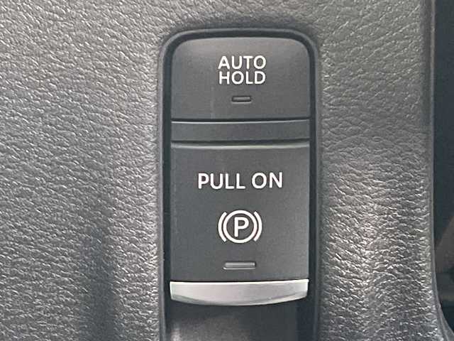 日産 セレナ e－パワー ハイウェイスター V 千葉県 2025(令7)年 0.1万km プリズムホワイト 純正12，3センチワイドディスプレイ/(AM/FM/フルセグ/BT/USB/HDMI/アップルカープレイ)/プロパイロット/クリアランスソナー/置くだけ充電/全周囲カメラ/デジタルインナーミラー/ナビ連動ドライブレコーダー/ブラインドスポットモニター/パーキングアシスト/衝突被害軽減システム/車線逸脱警報/バックカメラ/クルーズコントロール/両側パワースライドドア/ハンズフリーオートスライドドア/横滑り防止装置/ETC/アイドリングストップ/LEDヘッドライト/フォグランプ/オートライト/ウィンカーミラー/電動格納ミラー/純正16インチAW/シートヒーター/シートリフター/プッシュスタート/スマートキー/フロアマット/スペアキー/取扱説明書/保証書