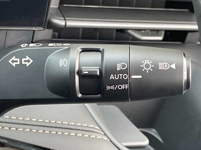 日産 セレナ e－パワー ハイウェイスター V 千葉県 2025(令7)年 0.1万km プリズムホワイト 純正12，3センチワイドディスプレイ/(AM/FM/フルセグ/BT/USB/HDMI/アップルカープレイ)/プロパイロット/クリアランスソナー/置くだけ充電/全周囲カメラ/デジタルインナーミラー/ナビ連動ドライブレコーダー/ブラインドスポットモニター/パーキングアシスト/衝突被害軽減システム/車線逸脱警報/バックカメラ/クルーズコントロール/両側パワースライドドア/ハンズフリーオートスライドドア/横滑り防止装置/ETC/アイドリングストップ/LEDヘッドライト/フォグランプ/オートライト/ウィンカーミラー/電動格納ミラー/純正16インチAW/シートヒーター/シートリフター/プッシュスタート/スマートキー/フロアマット/スペアキー/取扱説明書/保証書