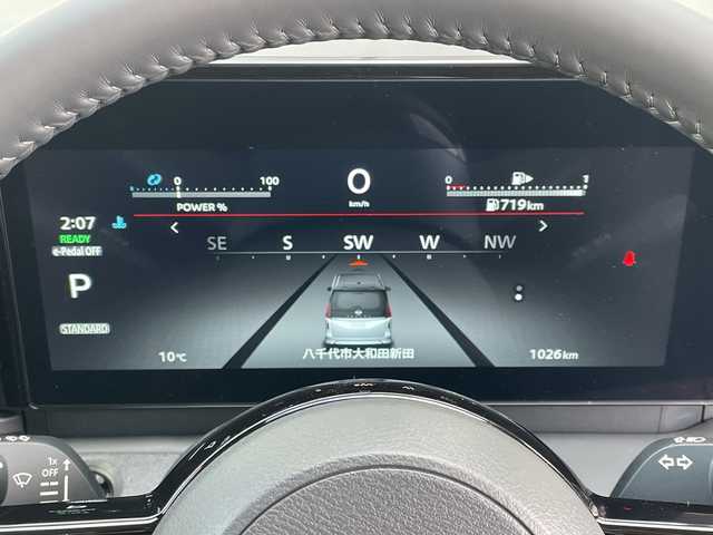 日産 セレナ e－パワー ハイウェイスター V 千葉県 2025(令7)年 0.1万km プリズムホワイト 純正12，3センチワイドディスプレイ/(AM/FM/フルセグ/BT/USB/HDMI/アップルカープレイ)/プロパイロット/クリアランスソナー/置くだけ充電/全周囲カメラ/デジタルインナーミラー/ナビ連動ドライブレコーダー/ブラインドスポットモニター/パーキングアシスト/衝突被害軽減システム/車線逸脱警報/バックカメラ/クルーズコントロール/両側パワースライドドア/ハンズフリーオートスライドドア/横滑り防止装置/ETC/アイドリングストップ/LEDヘッドライト/フォグランプ/オートライト/ウィンカーミラー/電動格納ミラー/純正16インチAW/シートヒーター/シートリフター/プッシュスタート/スマートキー/フロアマット/スペアキー/取扱説明書/保証書