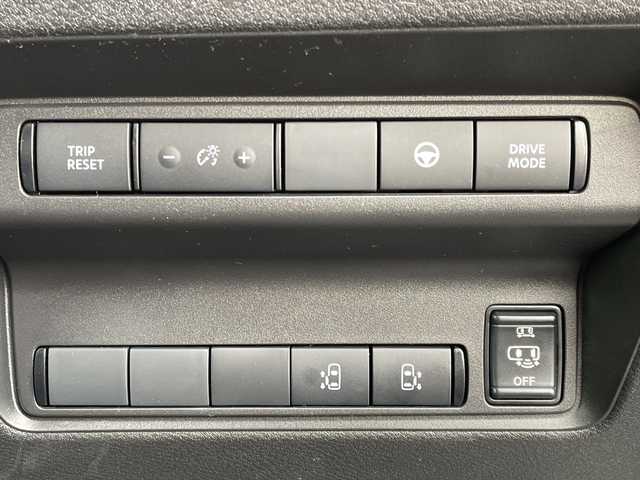 日産 セレナ e－パワー ハイウェイスター V 千葉県 2025(令7)年 0.1万km プリズムホワイト 純正12，3センチワイドディスプレイ/(AM/FM/フルセグ/BT/USB/HDMI/アップルカープレイ)/プロパイロット/クリアランスソナー/置くだけ充電/全周囲カメラ/デジタルインナーミラー/ナビ連動ドライブレコーダー/ブラインドスポットモニター/パーキングアシスト/衝突被害軽減システム/車線逸脱警報/バックカメラ/クルーズコントロール/両側パワースライドドア/ハンズフリーオートスライドドア/横滑り防止装置/ETC/アイドリングストップ/LEDヘッドライト/フォグランプ/オートライト/ウィンカーミラー/電動格納ミラー/純正16インチAW/シートヒーター/シートリフター/プッシュスタート/スマートキー/フロアマット/スペアキー/取扱説明書/保証書