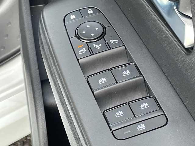 日産 セレナ e－パワー ハイウェイスター V 千葉県 2025(令7)年 0.1万km プリズムホワイト 純正12，3センチワイドディスプレイ/(AM/FM/フルセグ/BT/USB/HDMI/アップルカープレイ)/プロパイロット/クリアランスソナー/置くだけ充電/全周囲カメラ/デジタルインナーミラー/ナビ連動ドライブレコーダー/ブラインドスポットモニター/パーキングアシスト/衝突被害軽減システム/車線逸脱警報/バックカメラ/クルーズコントロール/両側パワースライドドア/ハンズフリーオートスライドドア/横滑り防止装置/ETC/アイドリングストップ/LEDヘッドライト/フォグランプ/オートライト/ウィンカーミラー/電動格納ミラー/純正16インチAW/シートヒーター/シートリフター/プッシュスタート/スマートキー/フロアマット/スペアキー/取扱説明書/保証書